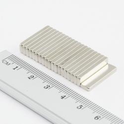 Neodmov magnet kvder 20x5x2 mm  N38