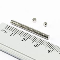 Neodmov magnet valec 32 mm - N38